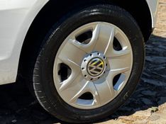 VOLKSWAGEN FOX 1.0 MI 8V 2009/2009 GRIFFCAR MULTIMARCAS DOIS IRMÃOS / Carros no Vale