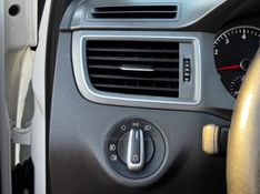 VOLKSWAGEN FOX 1.6 MSI COMFORTLINE 8V AUTOMATIZADO 2016/2016 GRIFFCAR MULTIMARCAS DOIS IRMÃOS / Carros no Vale