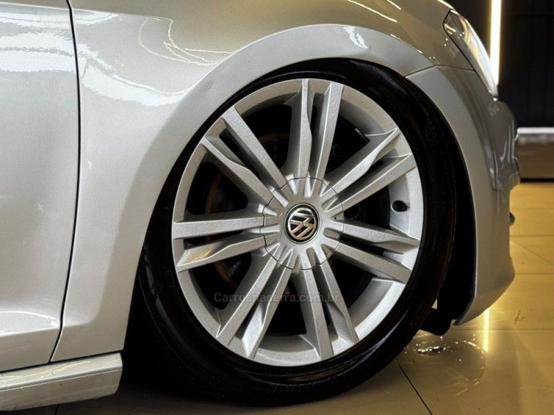 VOLKSWAGEN GOLF 1.4 TSI HIGHLINE 16V 2013/2014 GRIFFCAR MULTIMARCAS DOIS IRMÃOS / Carros no Vale