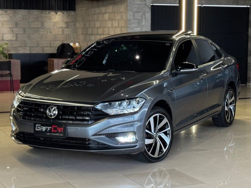 VOLKSWAGEN JETTA 1.4 R-LINE 250 16V TSI 2019/2020 GRIFFCAR MULTIMARCAS DOIS IRMÃOS / Carros no Vale