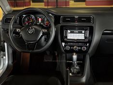 VOLKSWAGEN JETTA 2.0 TSI HIGHLINE 211CV DSG 2015/2015 GRIFFCAR MULTIMARCAS DOIS IRMÃOS / Carros no Vale