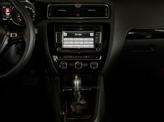 VOLKSWAGEN JETTA 2.0 TSI HIGHLINE 211CV DSG 2015/2015 GRIFFCAR MULTIMARCAS DOIS IRMÃOS / Carros no Vale
