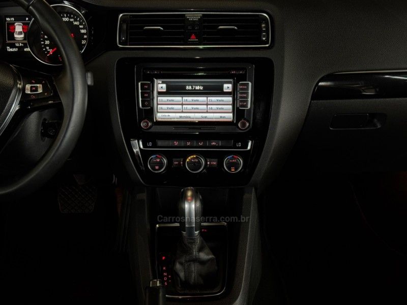 VOLKSWAGEN JETTA 2.0 TSI HIGHLINE 211CV DSG 2015/2015 GRIFFCAR MULTIMARCAS DOIS IRMÃOS / Carros no Vale VOLKSWAGEN JETTA 2.0 TSI HIGHLINE 211CV DSG 2015/2015 GRIFFCAR MULTIMARCAS DOIS IRMÃOS / Carros no Vale