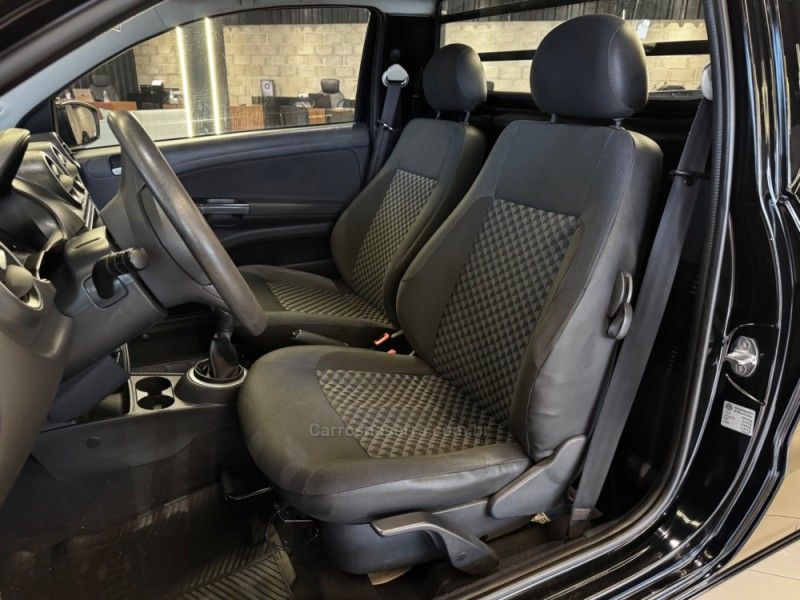 VOLKSWAGEN SAVEIRO 1.6 MI TRENDLINE CS 8V 2015/2015 GRIFFCAR MULTIMARCAS DOIS IRMÃOS / Carros no Vale