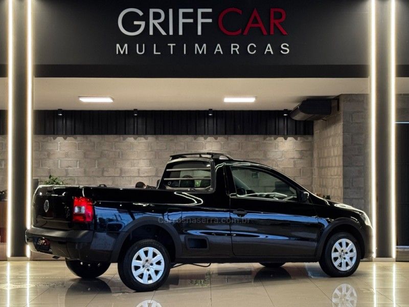 VOLKSWAGEN SAVEIRO 1.6 MI TRENDLINE CS 8V 2015/2015 GRIFFCAR MULTIMARCAS DOIS IRMÃOS / Carros no Vale