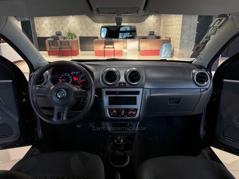 VOLKSWAGEN SAVEIRO 1.6 MI TRENDLINE CS 8V 2015/2015 GRIFFCAR MULTIMARCAS DOIS IRMÃOS / Carros no Vale