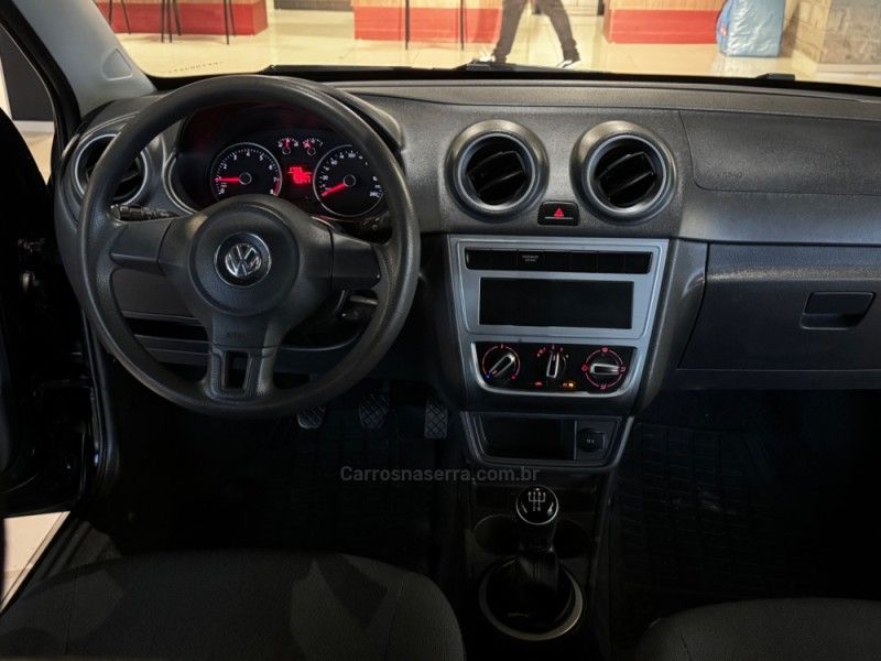 VOLKSWAGEN SAVEIRO 1.6 MI TRENDLINE CS 8V 2015/2015 GRIFFCAR MULTIMARCAS DOIS IRMÃOS / Carros no Vale