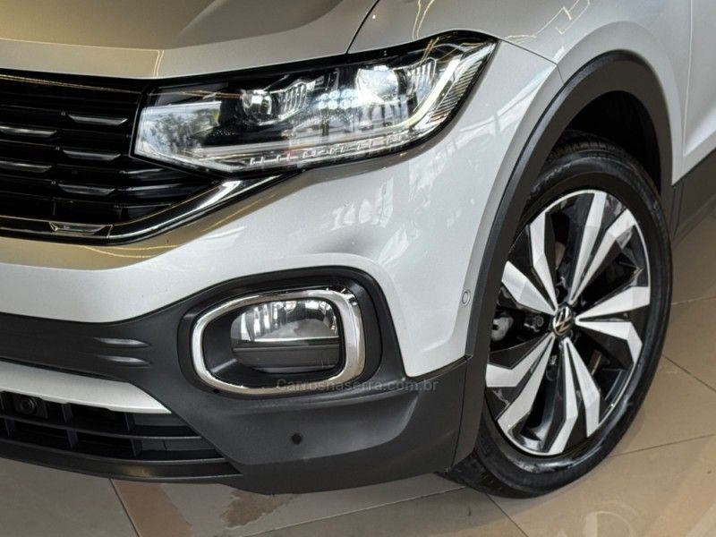 VOLKSWAGEN T-CROSS 1.4 HIGHLINE TSI 16V 2023/2023 GRIFFCAR MULTIMARCAS DOIS IRMÃOS / Carros no Vale