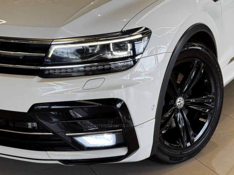 VOLKSWAGEN TIGUAN 2.0 TSI R-LINE 350 16V 2018/2018 GRIFFCAR MULTIMARCAS DOIS IRMÃOS / Carros no Vale VOLKSWAGEN TIGUAN 2.0 TSI R-LINE 350 16V 2018/2018 GRIFFCAR MULTIMARCAS DOIS IRMÃOS / Carros no Vale