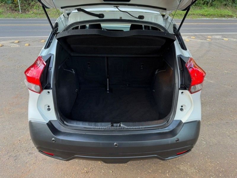 NISSAN KICKS 1.6 16V SV XTRONIC 2018/2019 KASPER VEÍCULOS DOIS IRMÃOS / Carros no Vale