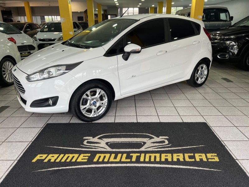 FORD FIESTA 1.6 SE HATCH 16V 2015/2016 PRIME MULTIMARCAS CAXIAS DO SUL / Carros no Vale