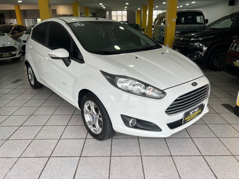 FORD FIESTA 1.6 SE HATCH 16V 2015/2016 PRIME MULTIMARCAS CAXIAS DO SUL / Carros no Vale