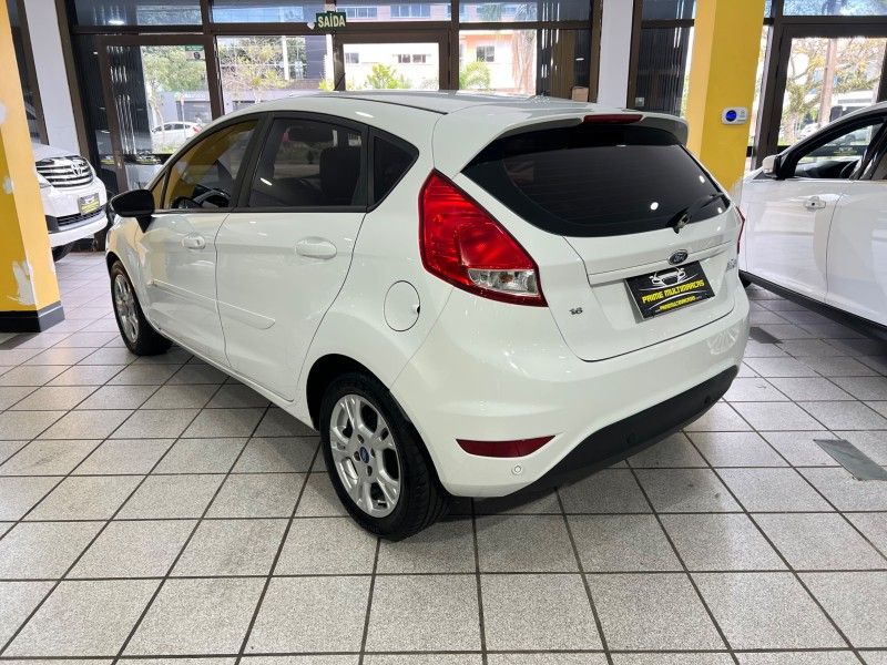 FORD FIESTA 1.6 SE HATCH 16V 2015/2016 PRIME MULTIMARCAS CAXIAS DO SUL / Carros no Vale