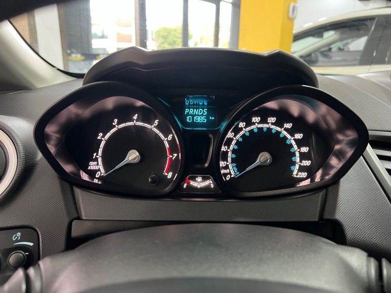FORD FIESTA 1.6 SE HATCH 16V 2015/2016 PRIME MULTIMARCAS CAXIAS DO SUL / Carros no Vale