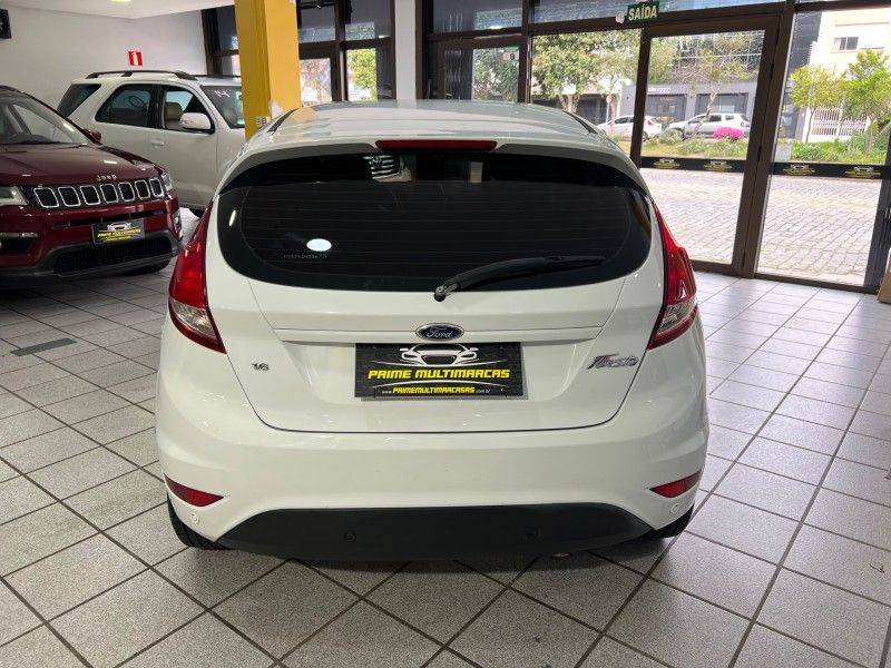 FORD FIESTA 1.6 SE HATCH 16V 2015/2016 PRIME MULTIMARCAS CAXIAS DO SUL / Carros no Vale
