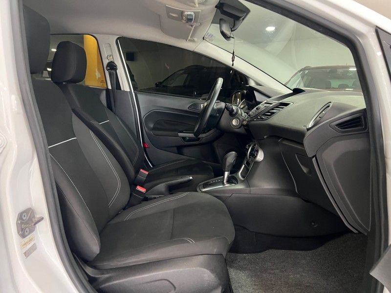 FORD FIESTA 1.6 SE HATCH 16V 2015/2016 PRIME MULTIMARCAS CAXIAS DO SUL / Carros no Vale