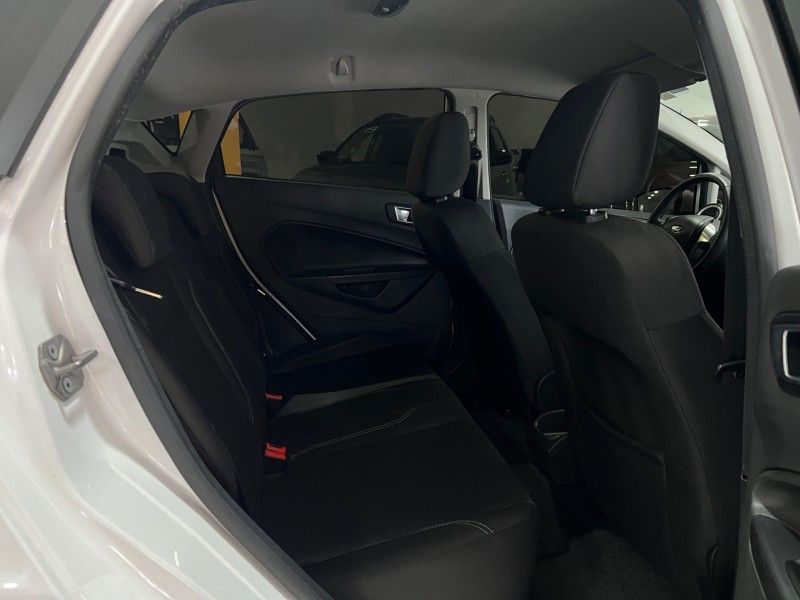 FORD FIESTA 1.6 SE HATCH 16V 2015/2016 PRIME MULTIMARCAS CAXIAS DO SUL / Carros no Vale