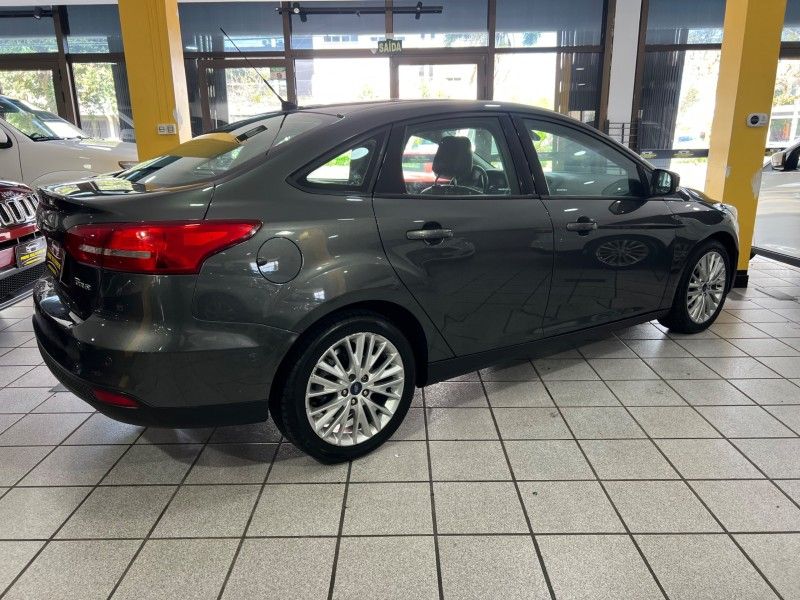 FORD FOCUS 2.0 SE SEDAN 16V 2017/2017 PRIME MULTIMARCAS CAXIAS DO SUL / Carros no Vale