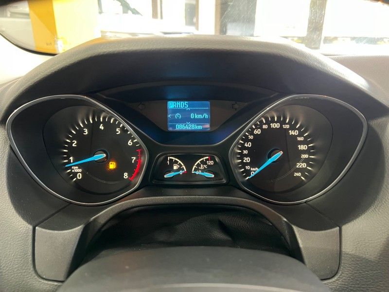 FORD FOCUS 2.0 SE SEDAN 16V 2017/2017 PRIME MULTIMARCAS CAXIAS DO SUL / Carros no Vale