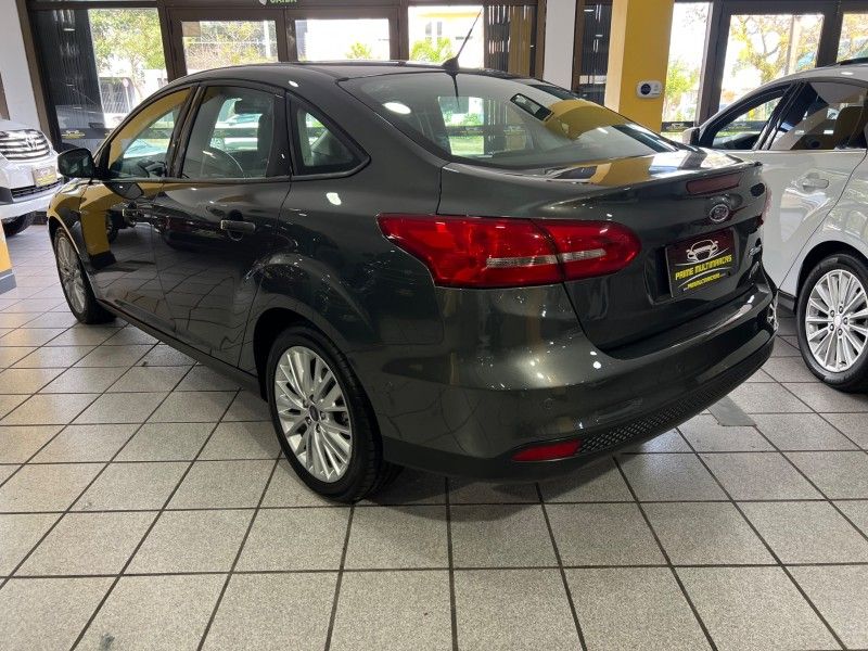 FORD FOCUS 2.0 SE SEDAN 16V 2017/2017 PRIME MULTIMARCAS CAXIAS DO SUL / Carros no Vale