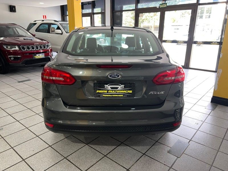 FORD FOCUS 2.0 SE SEDAN 16V 2017/2017 PRIME MULTIMARCAS CAXIAS DO SUL / Carros no Vale