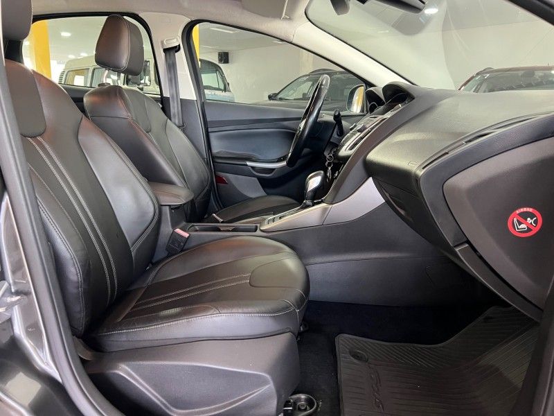 FORD FOCUS 2.0 SE SEDAN 16V 2017/2017 PRIME MULTIMARCAS CAXIAS DO SUL / Carros no Vale