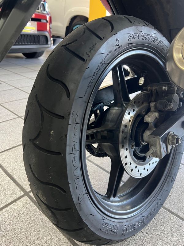 Honda Motos CB 300R 2012/2012 PRIME MULTIMARCAS CAXIAS DO SUL / Carros no Vale