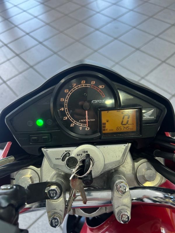 Honda Motos CB 300R 2012/2012 PRIME MULTIMARCAS CAXIAS DO SUL / Carros no Vale