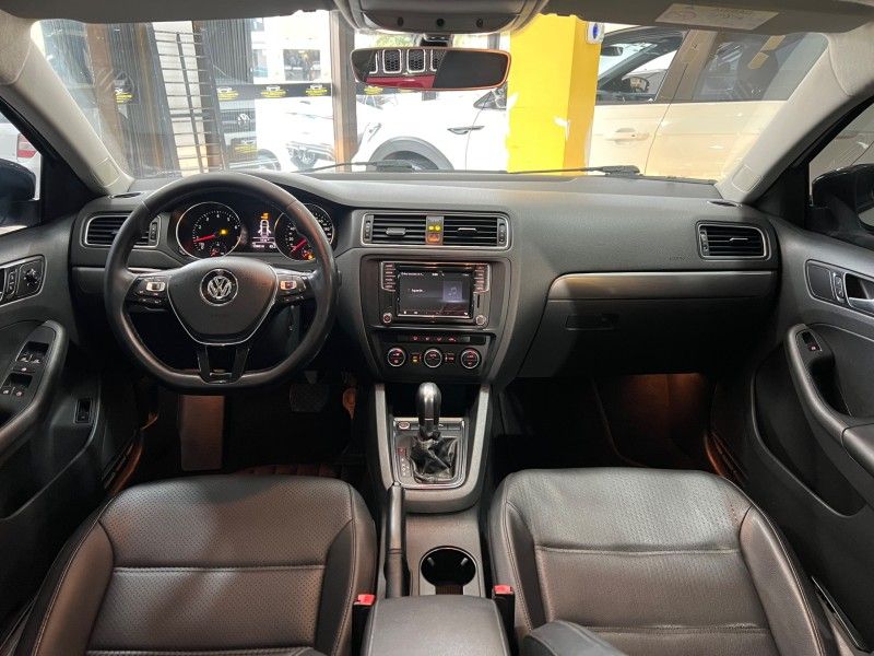 VOLKSWAGEN JETTA 1.4 16V TSI COMFORTLINE TIPTRONIC 2017/2017 PRIME MULTIMARCAS CAXIAS DO SUL / Carros no Vale VOLKSWAGEN JETTA 1.4 16V TSI COMFORTLINE TIPTRONIC 2017/2017 PRIME MULTIMARCAS CAXIAS DO SUL / Carros no Vale