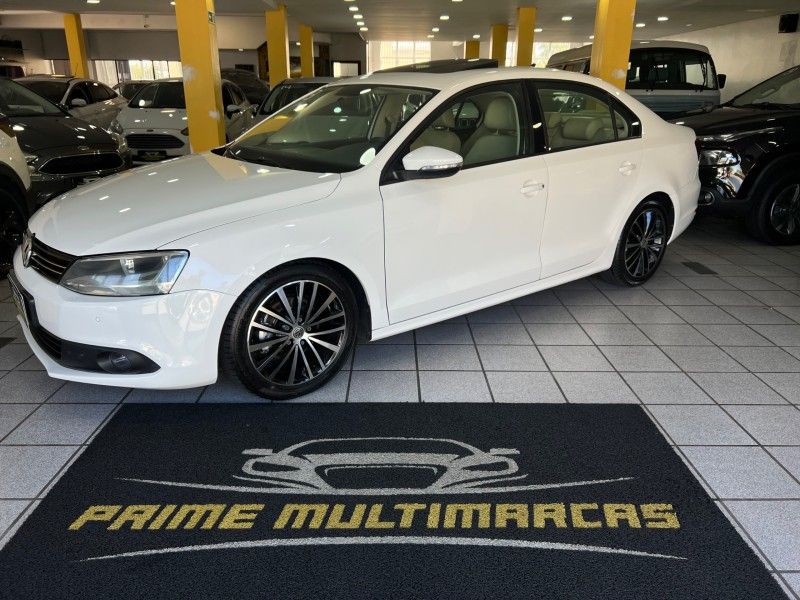 VOLKSWAGEN JETTA 2.0 COMFORTLINE TIPTRONIC 2013/2013 PRIME MULTIMARCAS CAXIAS DO SUL / Carros no Vale