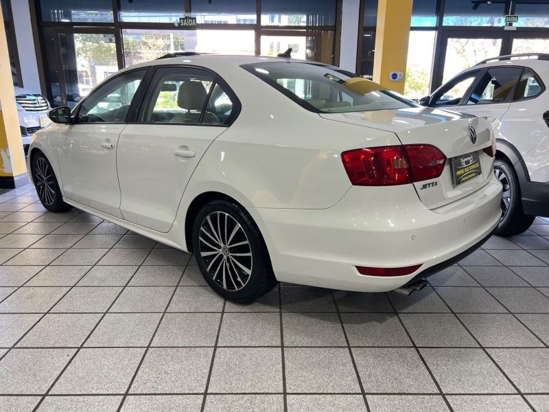 VOLKSWAGEN JETTA 2.0 COMFORTLINE TIPTRONIC 2013/2013 PRIME MULTIMARCAS CAXIAS DO SUL / Carros no Vale