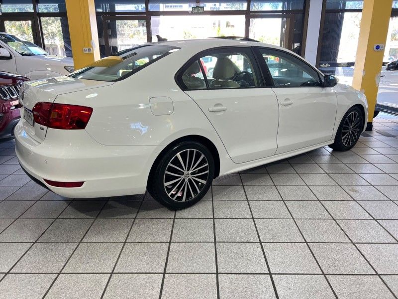 VOLKSWAGEN JETTA 2.0 COMFORTLINE TIPTRONIC 2013/2013 PRIME MULTIMARCAS CAXIAS DO SUL / Carros no Vale