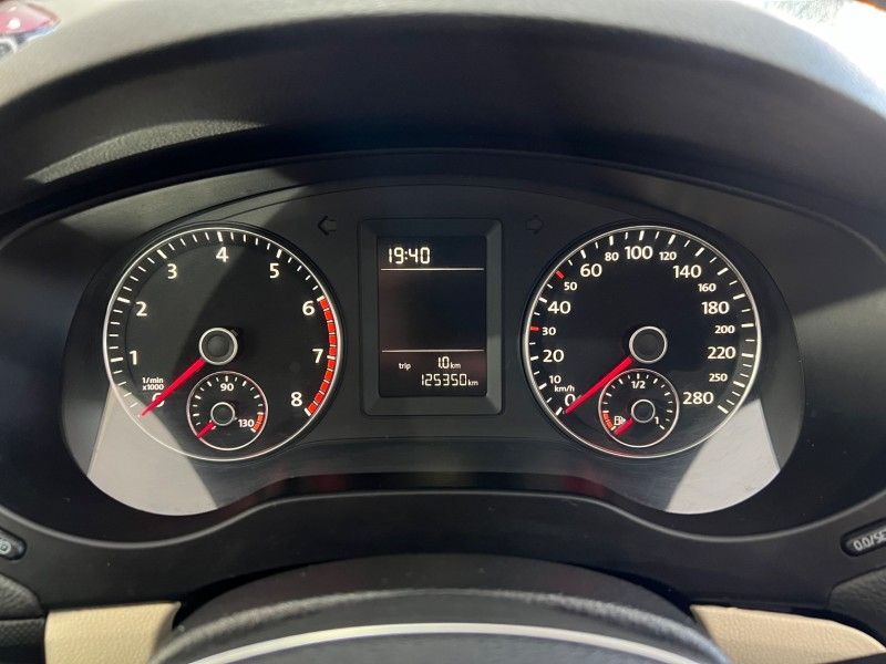 VOLKSWAGEN JETTA 2.0 COMFORTLINE TIPTRONIC 2013/2013 PRIME MULTIMARCAS CAXIAS DO SUL / Carros no Vale