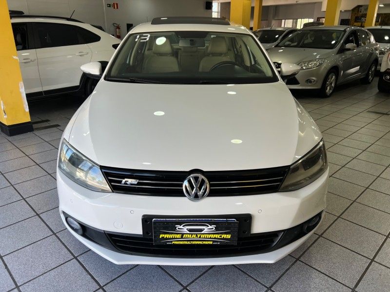 VOLKSWAGEN JETTA 2.0 COMFORTLINE TIPTRONIC 2013/2013 PRIME MULTIMARCAS CAXIAS DO SUL / Carros no Vale
