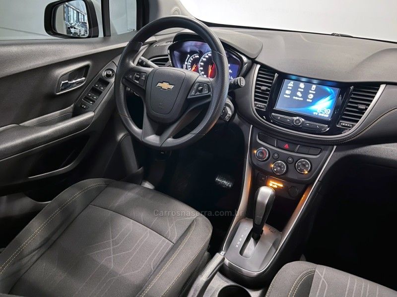 CHEVROLET TRACKER 1.4 16V TURBO LT 2017/2018 ÓTIMA CAR FLORES DA CUNHA / Carros no Vale