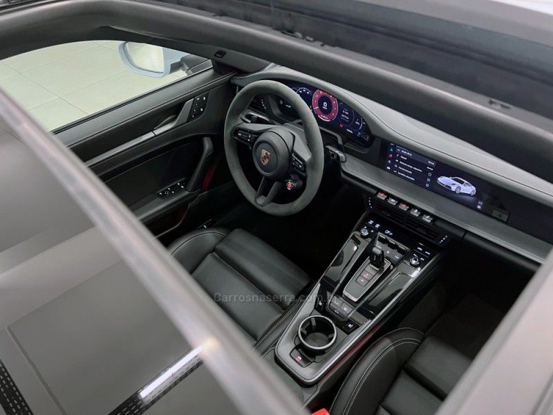 PORSCHE 911 3.0 CARRERA COUPÉ 2024/2025 ÓTIMA CAR FLORES DA CUNHA / Carros no Vale PORSCHE 911 3.0 CARRERA COUPÉ 2024/2025 ÓTIMA CAR FLORES DA CUNHA / Carros no Vale