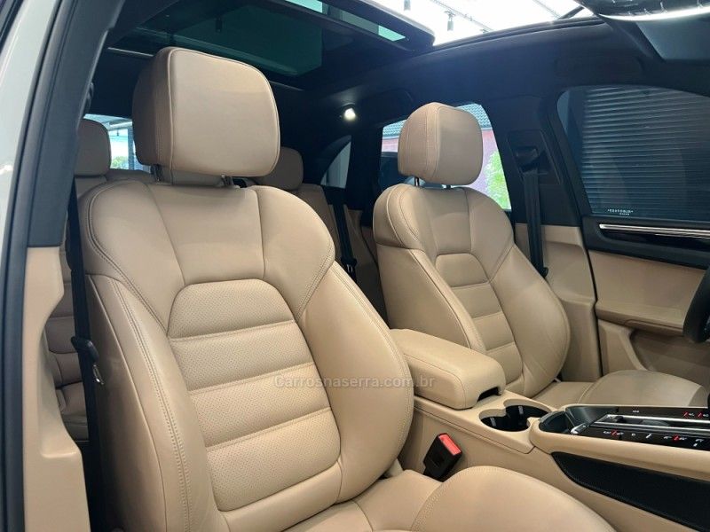 PORSCHE MACAN 2.0 16V 2024/2024 ÓTIMA CAR FLORES DA CUNHA / Carros no Vale