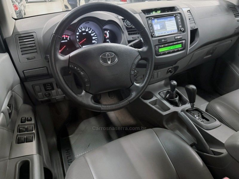 TOYOTA HILUX 3.0 SRV 4X4 CD 16V TURBO INTERCOOLER 2010/2010 ÓTIMA CAR FLORES DA CUNHA / Carros no Vale