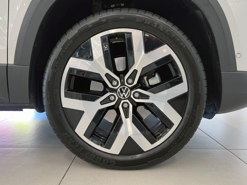 VOLKSWAGEN TAOS 1.4 16V HIGHLINE TSI 2025/2025 ÓTIMA CAR FLORES DA CUNHA / Carros no Vale VOLKSWAGEN TAOS 1.4 16V HIGHLINE TSI 2025/2025 ÓTIMA CAR FLORES DA CUNHA / Carros no Vale