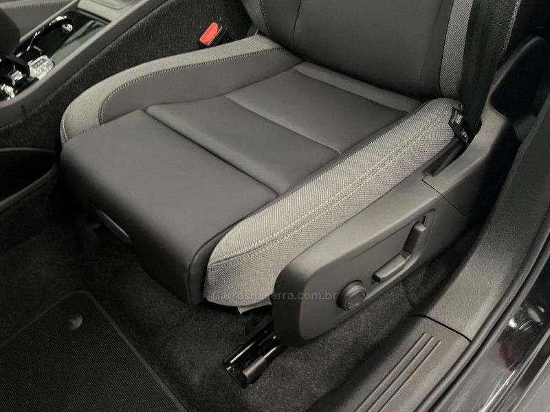 VOLVO EX40 PLUS P6 ELÉTRICO 2026/2026 ÓTIMA CAR FLORES DA CUNHA / Carros no Vale