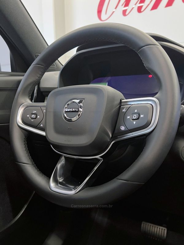 VOLVO EX40 PLUS P6 ELÉTRICO 2026/2026 ÓTIMA CAR FLORES DA CUNHA / Carros no Vale