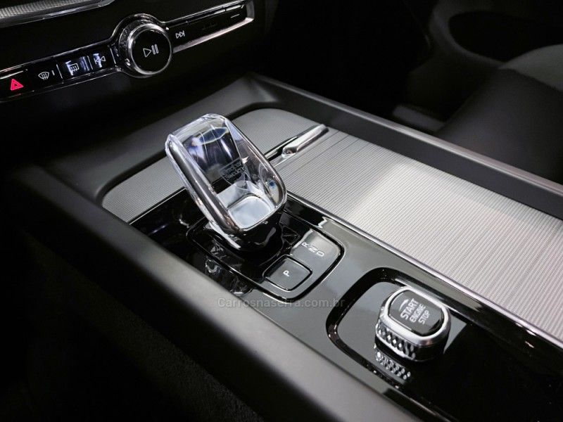 VOLVO XC60 2.0 T8 ULTIMATE DARK AWD HIBRIDO 2022/2023 ÓTIMA CAR FLORES DA CUNHA / Carros no Vale