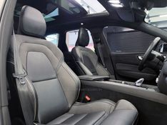 VOLVO XC60 2.0 T8 ULTIMATE DARK AWD HIBRIDO 2022/2023 ÓTIMA CAR FLORES DA CUNHA / Carros no Vale