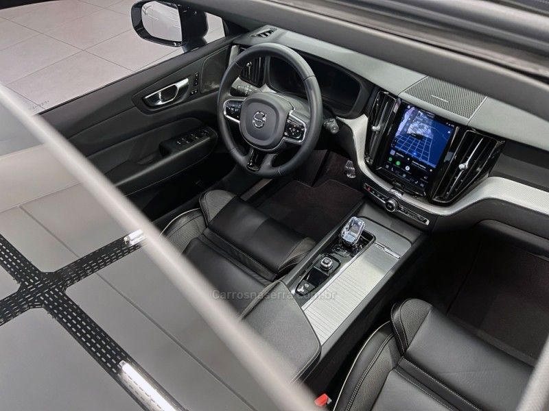 VOLVO XC60 2.0 T8 ULTIMATE DARK AWD HIBRIDO 2022/2023 ÓTIMA CAR FLORES DA CUNHA / Carros no Vale