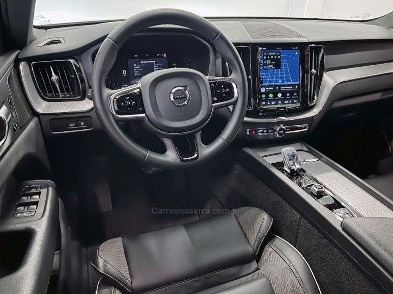 VOLVO XC60 2.0 T8 ULTIMATE DARK AWD HIBRIDO 2022/2023 ÓTIMA CAR FLORES DA CUNHA / Carros no Vale