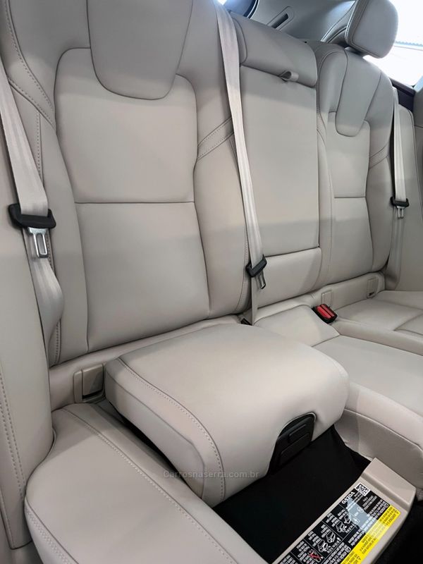 VOLVO XC60 2.0 T8 ULTRA AWD HÍBRIDO 2026/2026 ÓTIMA CAR FLORES DA CUNHA / Carros no Vale