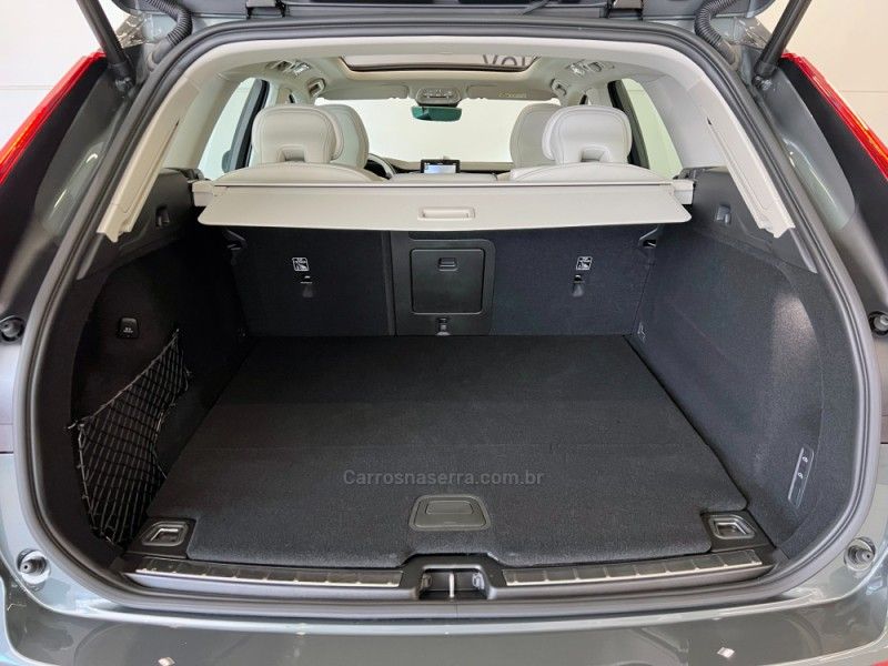 VOLVO XC60 2.0 T8 ULTRA AWD HÍBRIDO 2026/2026 ÓTIMA CAR FLORES DA CUNHA / Carros no Vale