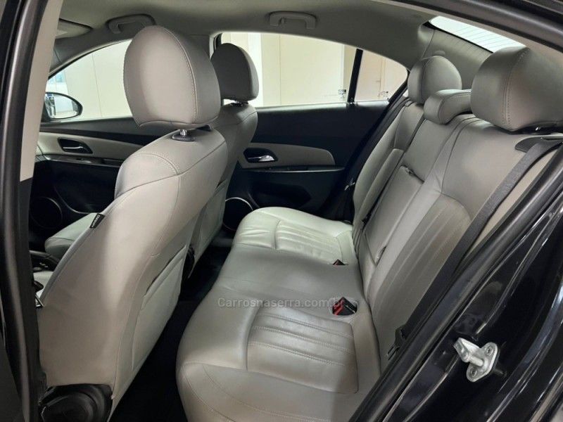 CHEVROLET CRUZE 1.8 LTZ 16V 2013/2013 CIMIRRO AUTOMÓVEIS TAQUARA / Carros no Vale CHEVROLET CRUZE 1.8 LTZ 16V 2013/2013 CIMIRRO AUTOMÓVEIS TAQUARA / Carros no Vale