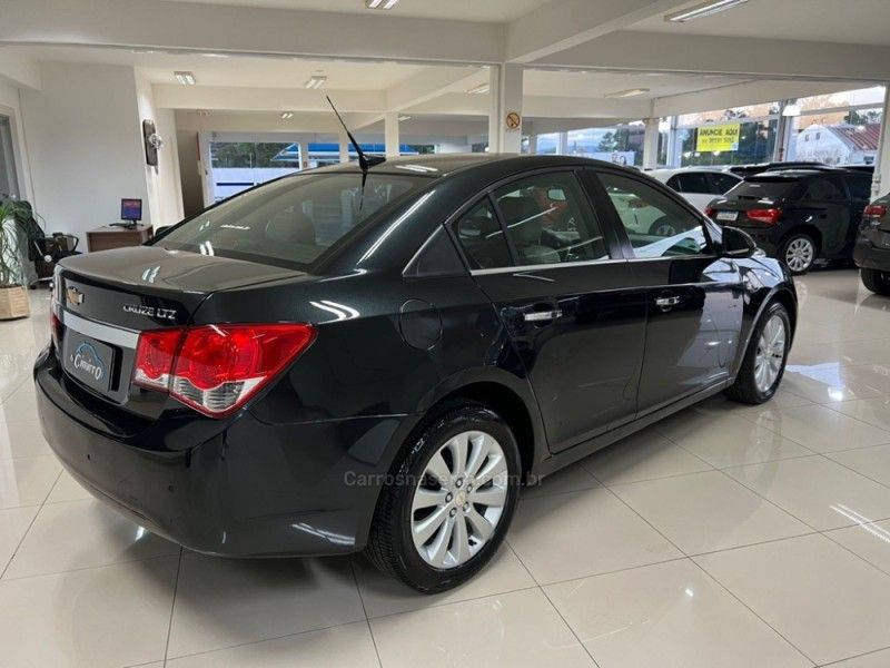 CHEVROLET CRUZE 1.8 LTZ 16V 2013/2013 CIMIRRO AUTOMÓVEIS TAQUARA / Carros no Vale CHEVROLET CRUZE 1.8 LTZ 16V 2013/2013 CIMIRRO AUTOMÓVEIS TAQUARA / Carros no Vale