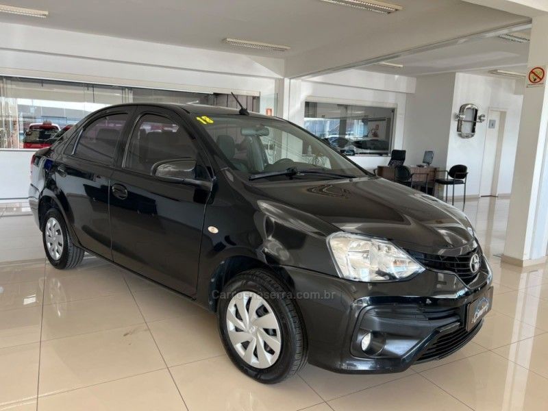 TOYOTA ETIOS 1.5 XS SEDAN 16V 2018/2018 CIMIRRO AUTOMÓVEIS TAQUARA / Carros no Vale TOYOTA ETIOS 1.5 XS SEDAN 16V 2018/2018 CIMIRRO AUTOMÓVEIS TAQUARA / Carros no Vale